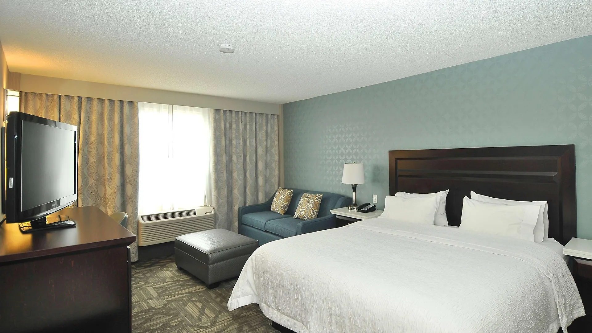 Hampton Inn & Suites By Hilton Calgary-Airport 3*, Calgary Canada