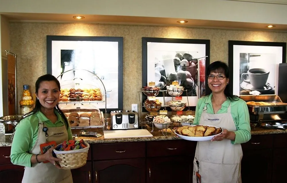 Hampton Inn & Suites By Hilton Calgary-Airport Hotel Calgary