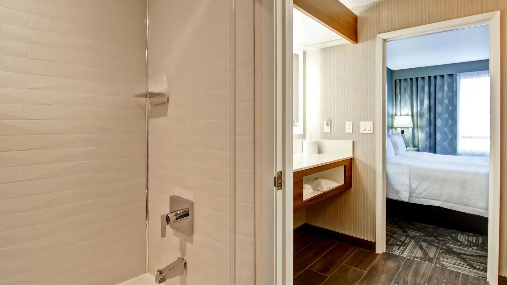 Hampton Inn & Suites By Hilton Calgary-Airport 3*, Calgary