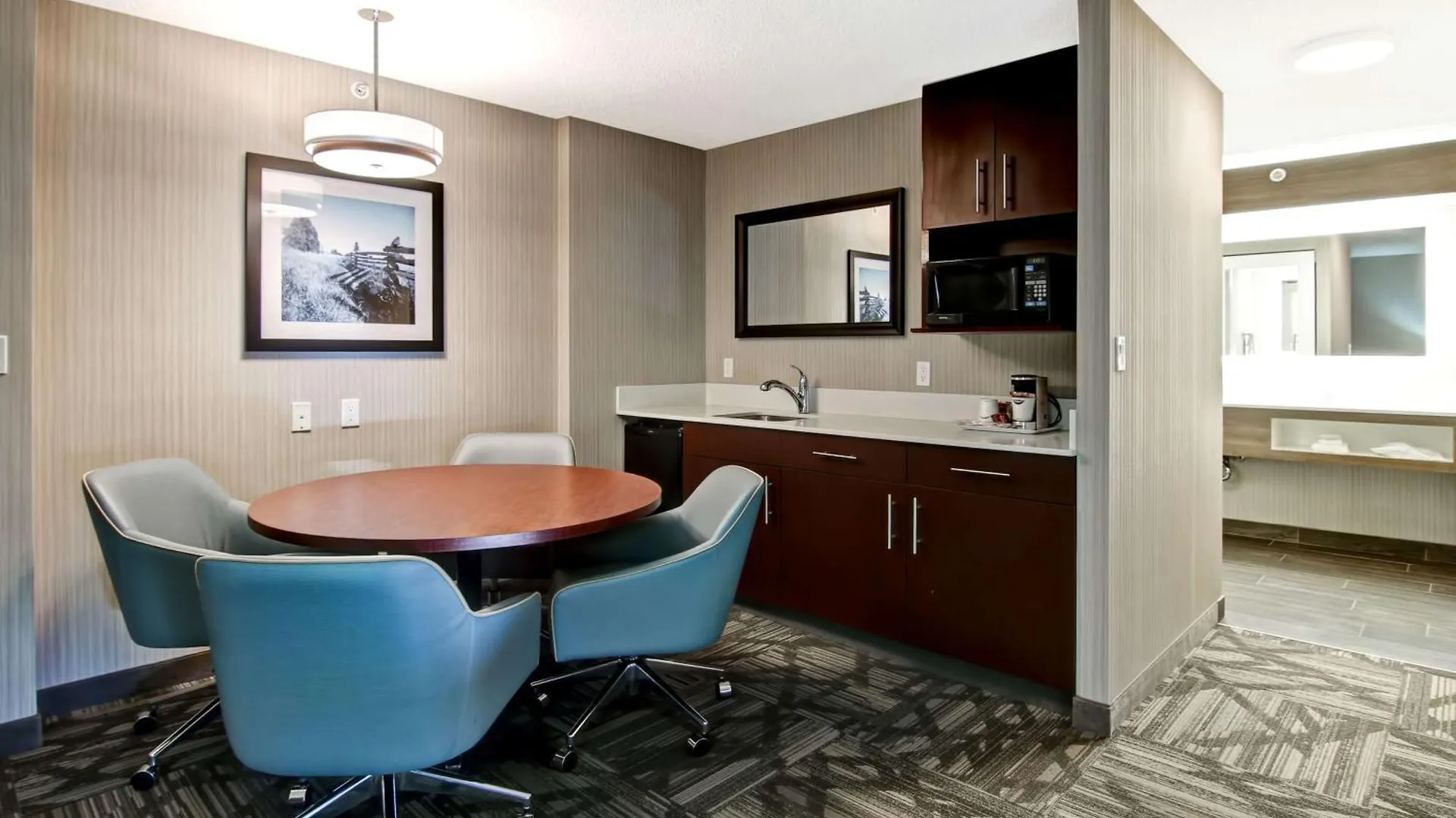 Hampton Inn & Suites By Hilton Calgary-Airport Calgary