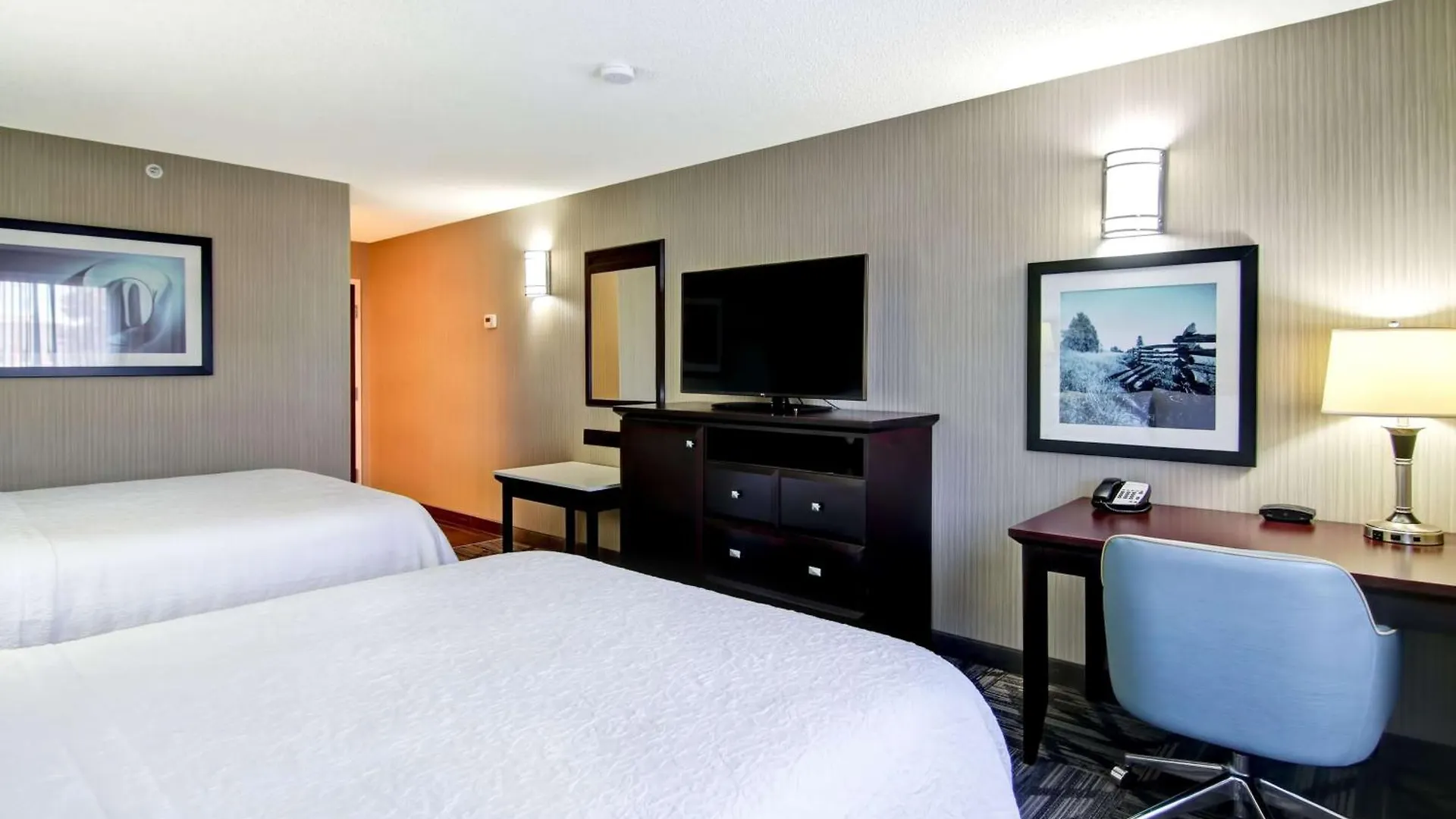 Hampton Inn & Suites By Hilton Calgary-Airport Hotel Calgary