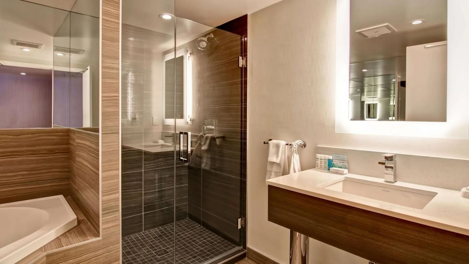 Hampton Inn & Suites By Hilton Calgary-Airport