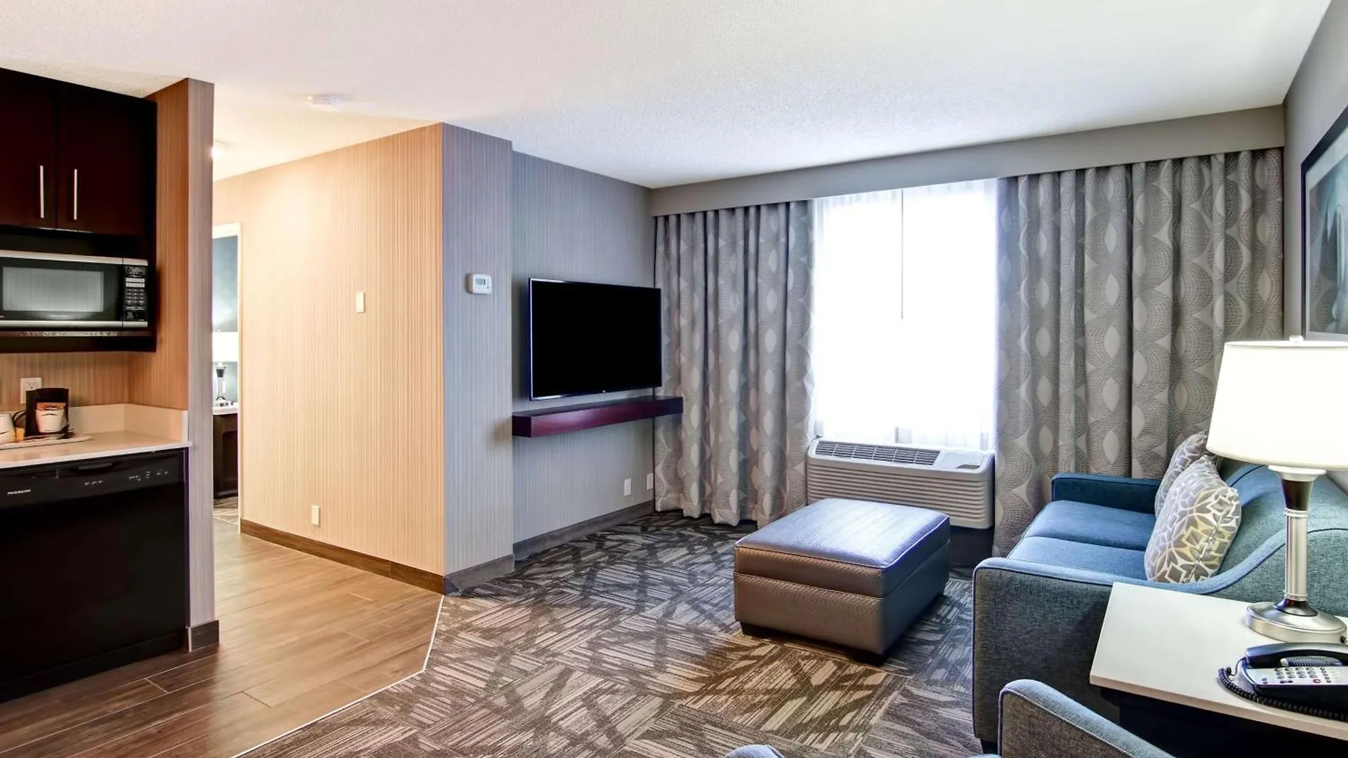 Hampton Inn & Suites By Hilton Calgary-Airport Hotel Calgary
