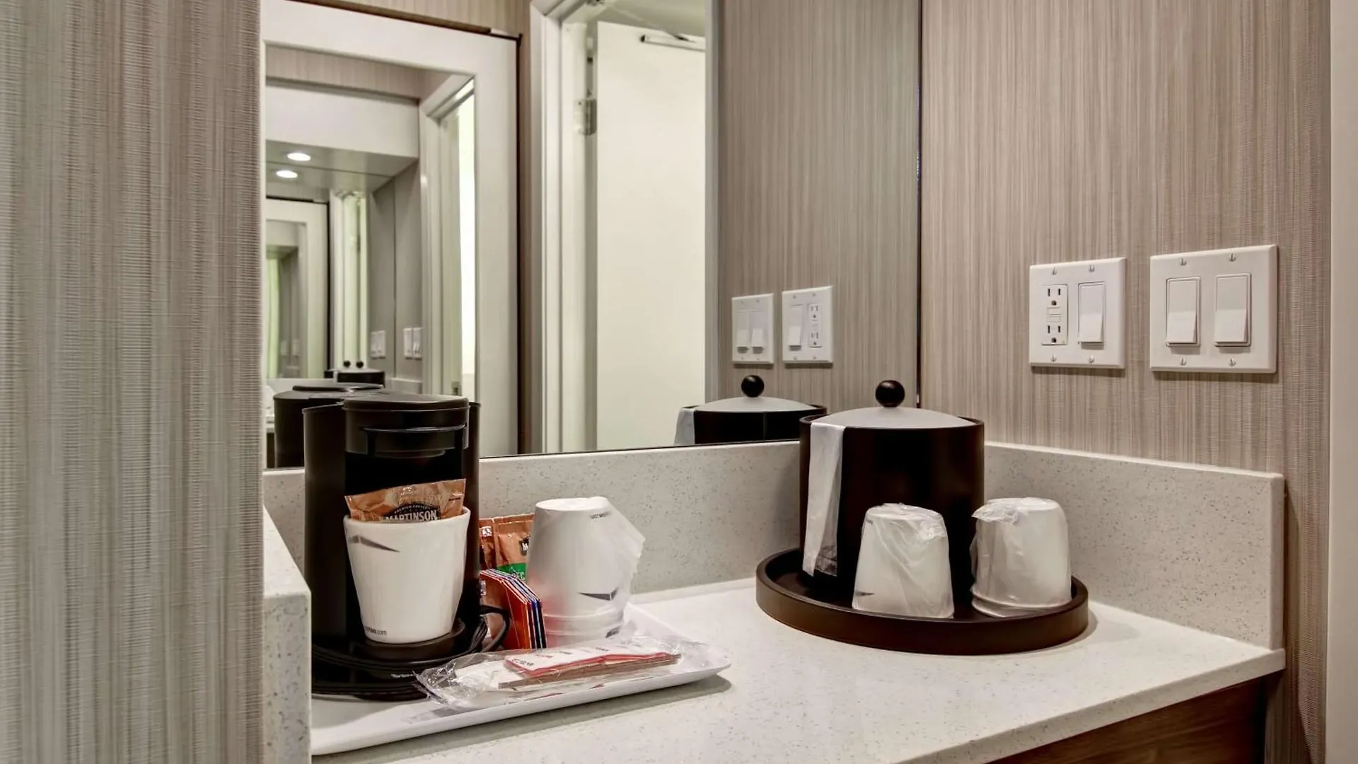 Hotel Hampton Inn & Suites By Hilton Calgary-Airport