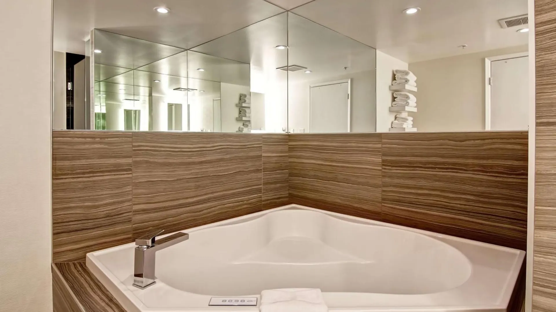 Hampton Inn & Suites By Hilton Calgary-Airport