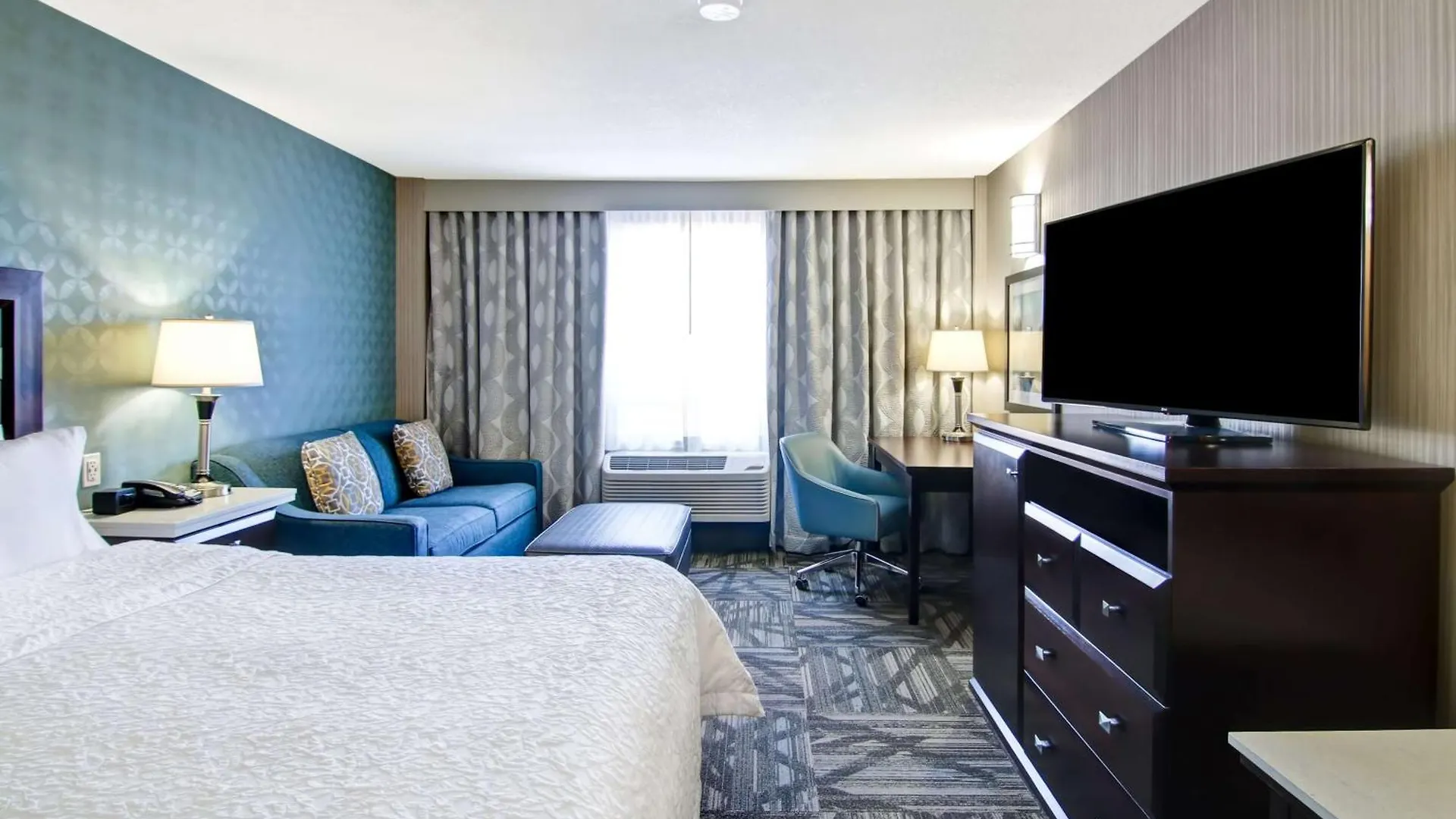 Hampton Inn & Suites By Hilton Calgary-Airport