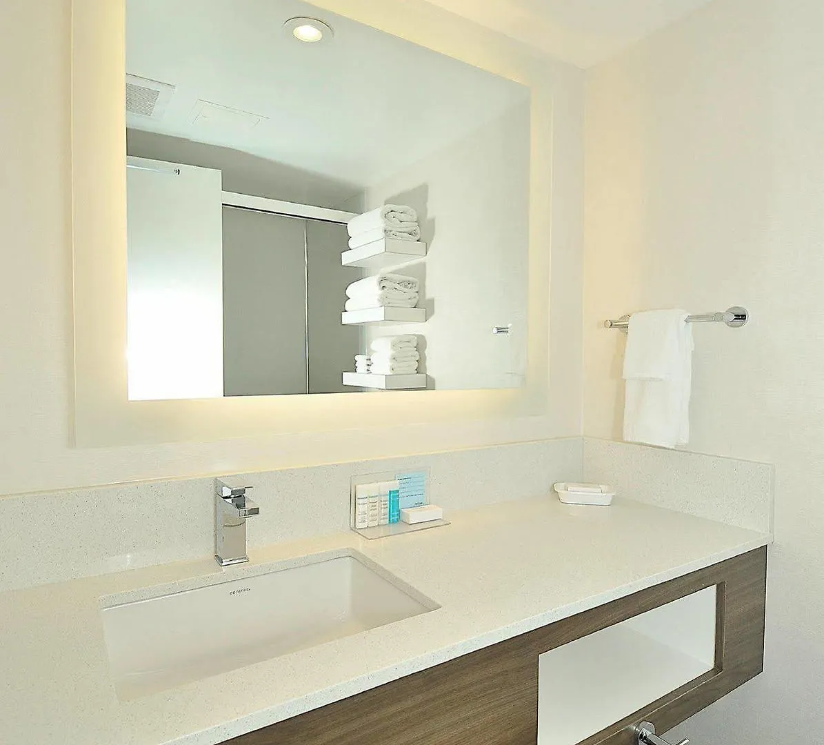 Hampton Inn & Suites By Hilton Calgary-Airport 3*, Calgary