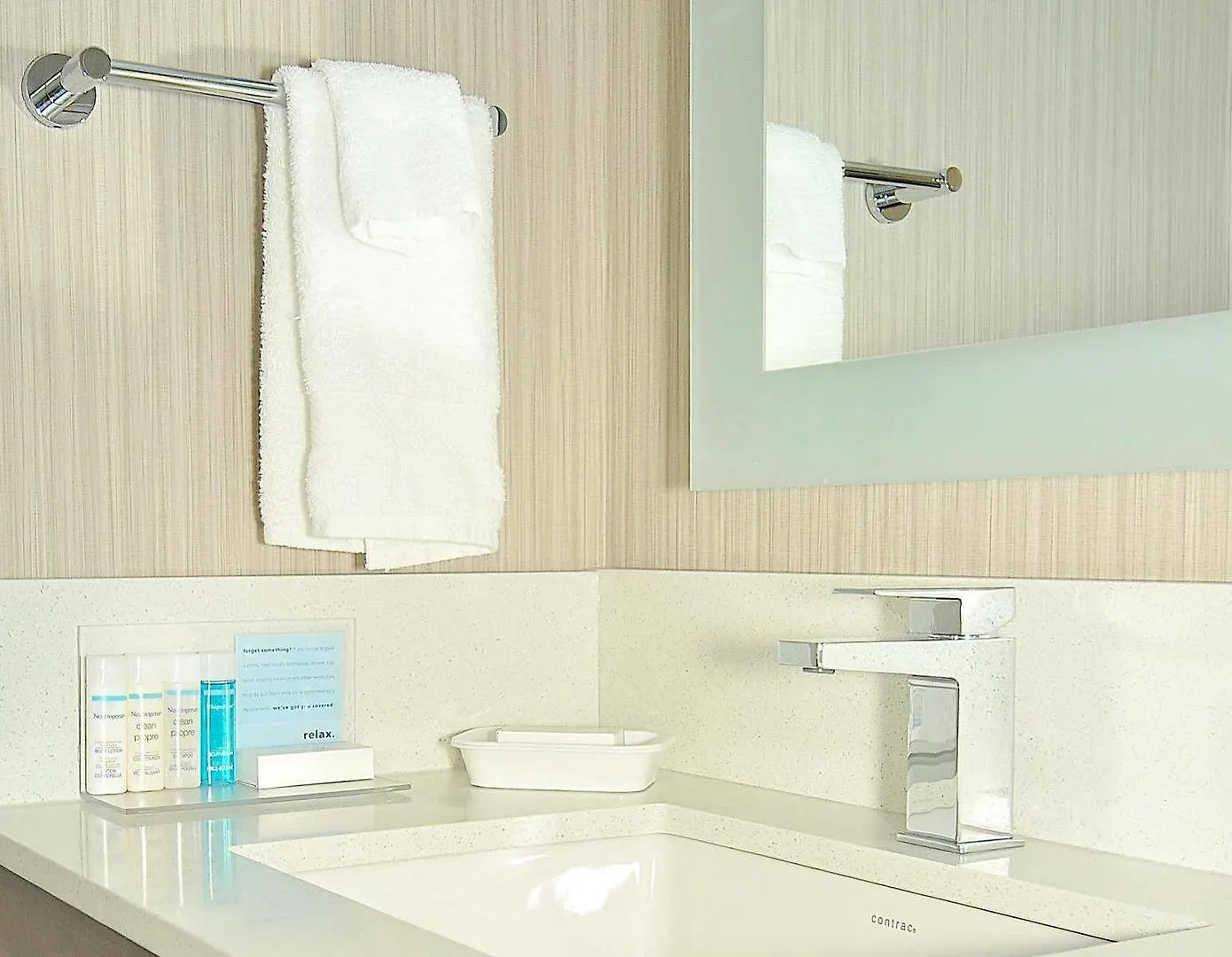 Hampton Inn & Suites By Hilton Calgary-Airport Hotel