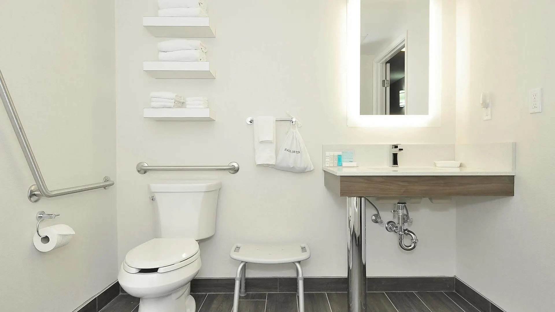 Hampton Inn & Suites By Hilton Calgary-Airport Hotel Calgary