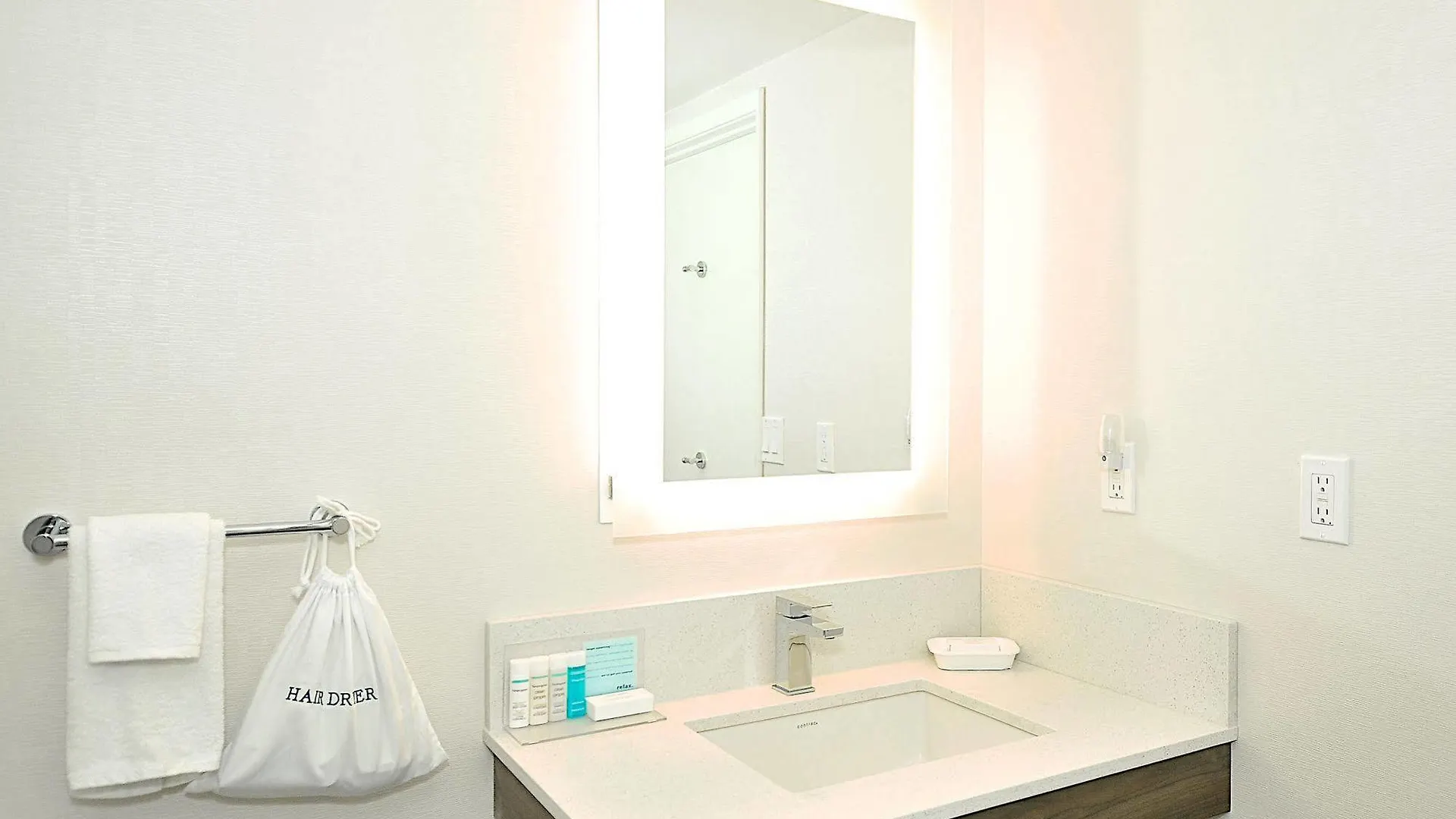 Hampton Inn & Suites By Hilton Calgary-Airport
