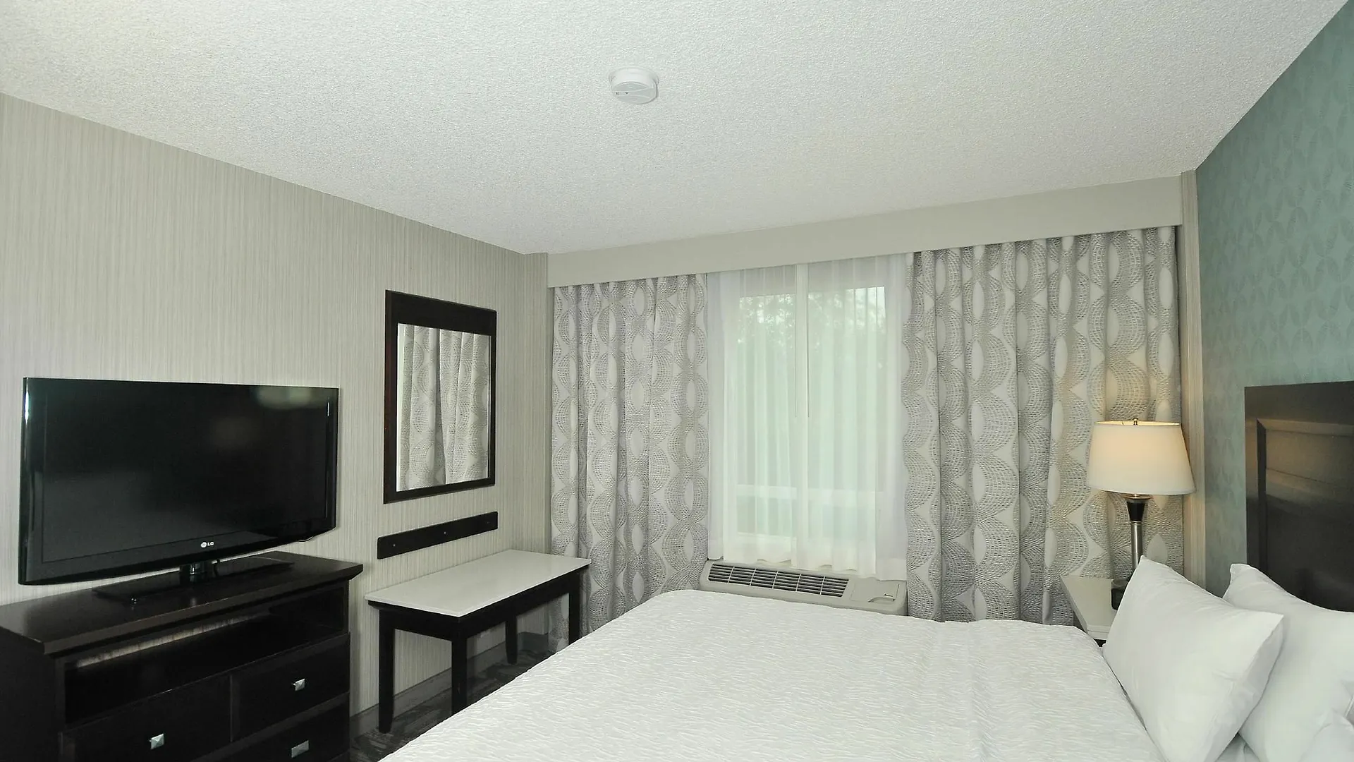 Hampton Inn & Suites By Hilton Calgary-Airport